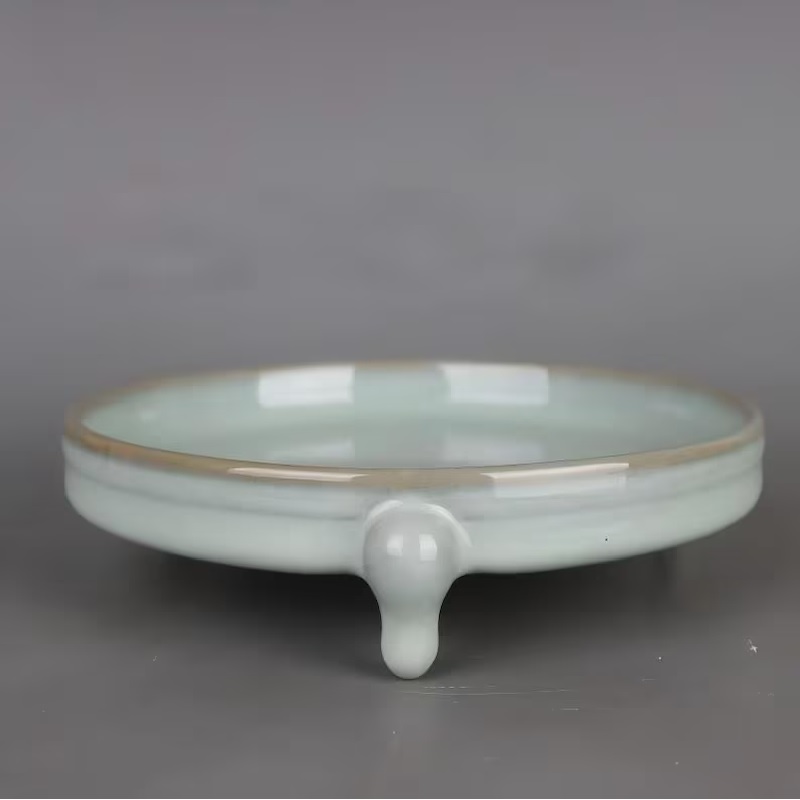 Featured ceramic